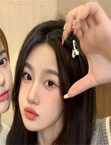 暴饮暴食服装道具解构解析：时代还原与细节设计评价